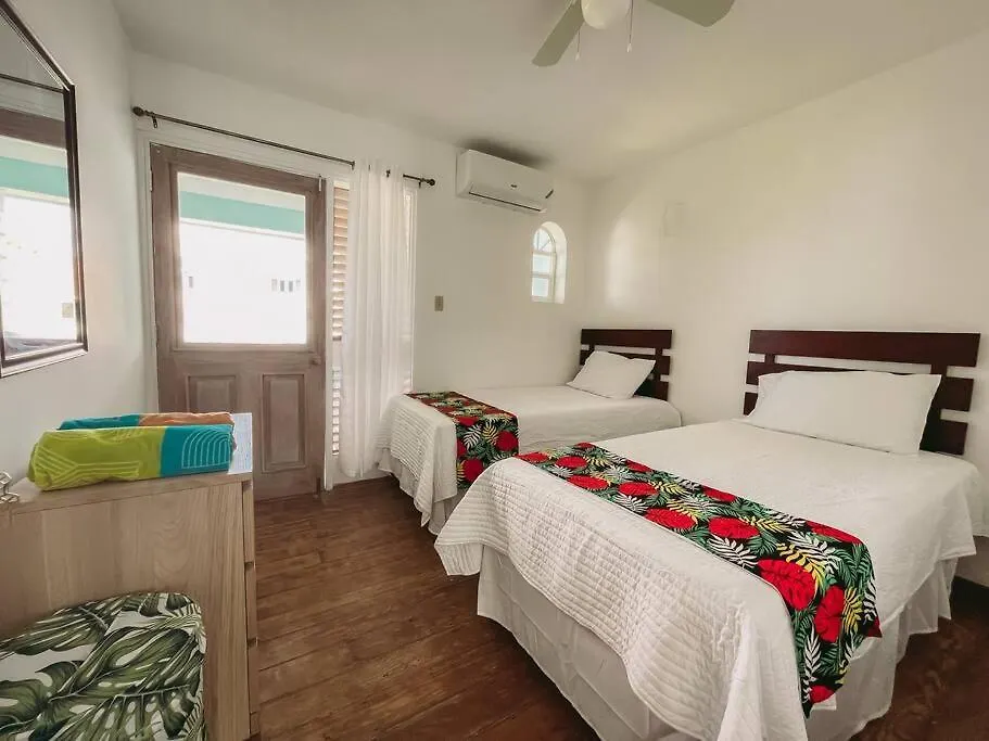 Palm Point Villa Negril - Townhouse Steps From The Beach! 0*,  Jamaika