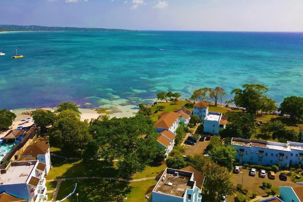 Apartment Palm Point Villa Negril - Townhouse Steps From The Beach!